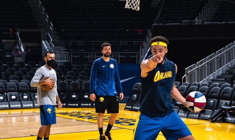 Steve Kerr : "Je n'arrête pas de penser au moment où Klay Thompson entrera pour la première fois sur le parquet du Chase Center" - basket-infos.com/2021/09/26/ste…