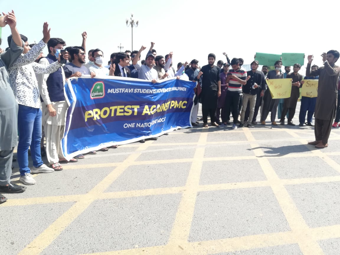 Usman_Ch7's tweet photo. It's heartbreaking 💔
The students are on the road. Trying to secure their future.
But it is also optimistic.
At least they are aware of their rights.
@ImranKhanPTI Come and solve students' problems Students gather outside your office today to seek justice
#MdcatStudentsAtDChowk https://t.co/0T8vYH1lsR
