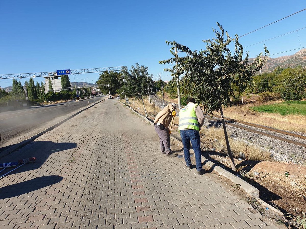 bldgolbasi's tweet photo. Belediyemiz Temizlik Ekipleri Yürüyüş Yolunda Rutin Temizlik Çalışmalarını Sürdürüyor. @iskender_02 https://t.co/d0SQlPvk9h
