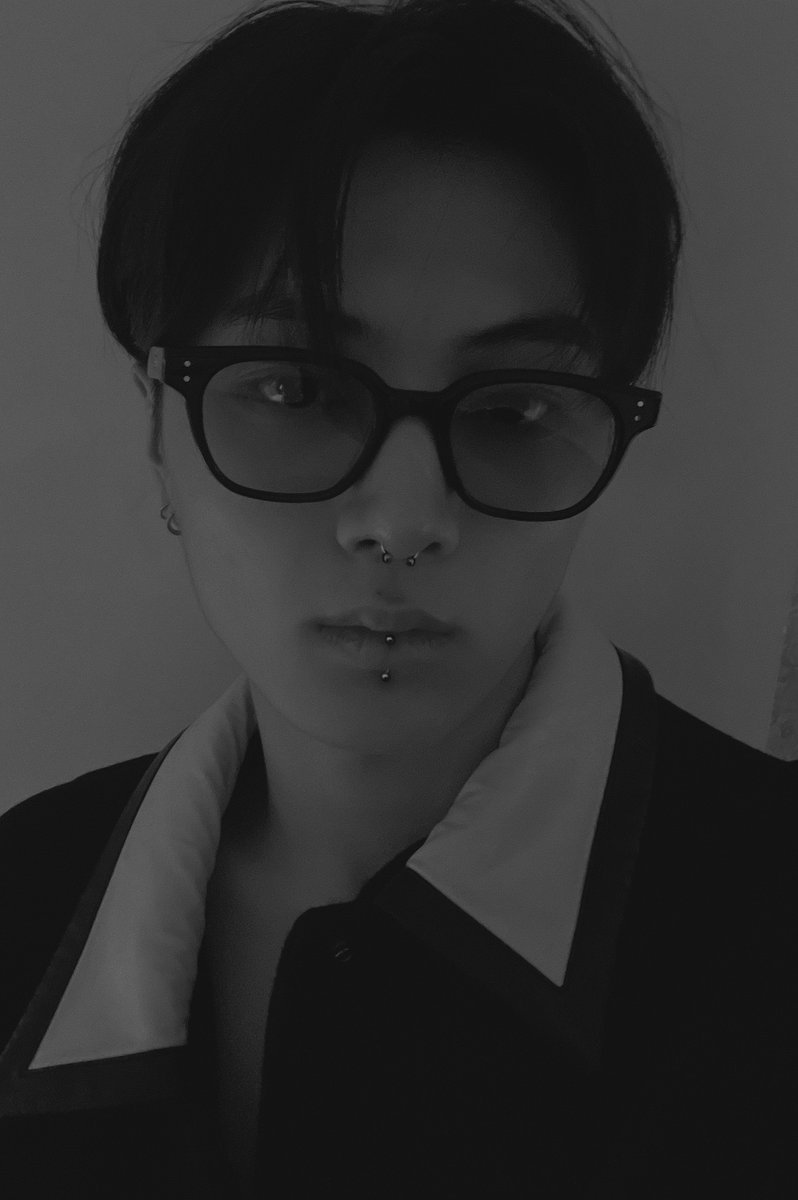 cypherphobia's tweet photo. this #JAY + piercings https://t.co/ceB6MNrGGy