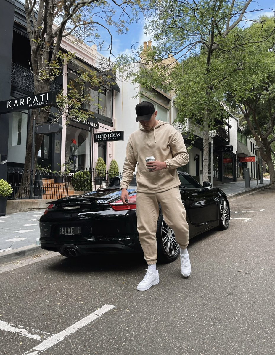 LOShaughnessy's tweet photo. Gloomy day and another lockdown coffee, only 2 more weeks to go 😅👎🏻☕️ … Then we get to enjoy 🇦🇺 summer 🌊🍾 🥂#sydney https://t.co/qgB8fhdLJd
