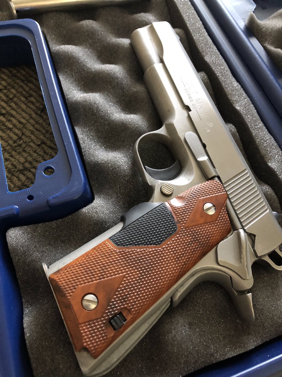 AntiqueTime's tweet photo. Colt MK IV #Series80 #ColtMKIV in Stainless Steel with laser grips. #ColtGovernmentModel #Colt1911 #2A #2ADefenders #45ACP @R6Tac 🇺🇸🇺🇸🇺🇸 https://t.co/f0ZCnr7Vr8
