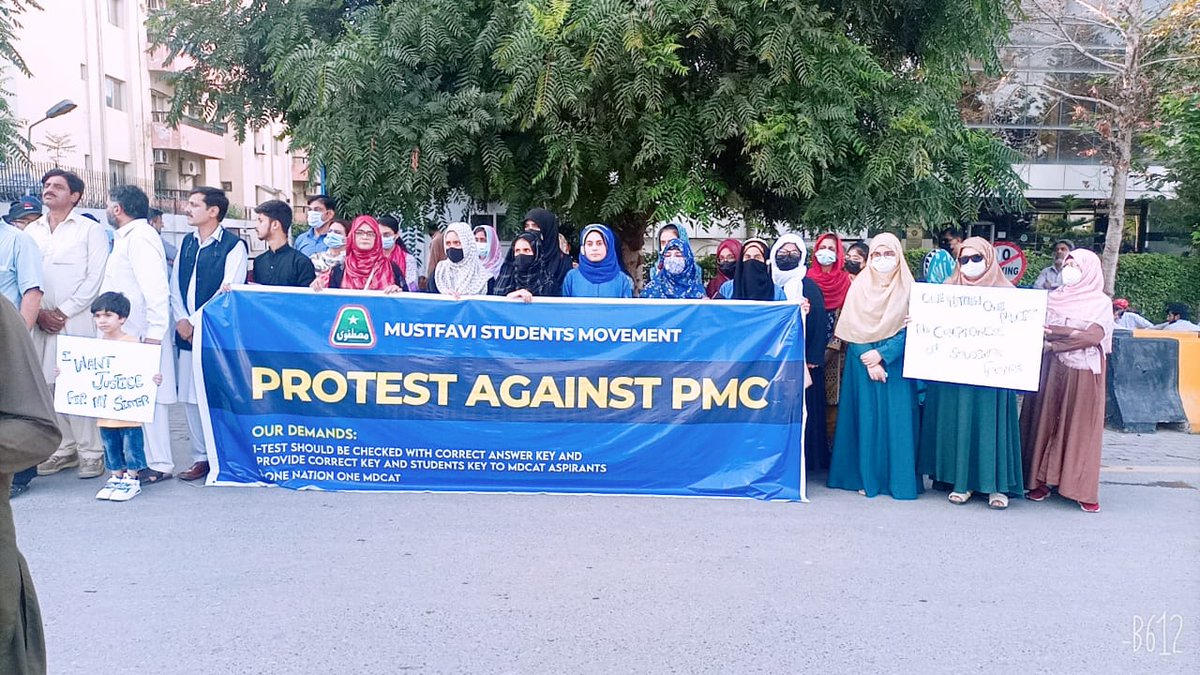 Thousands of students are in capital and protesting against injustice. Ministers on weeds?
<a href="/ImranKhanPTI/">Imran Khan</a>
@MSMSistersPak
<a href="/MSMPakistan_/">MSM Pakistan</a>
#MdcatStudentsAtDChowk