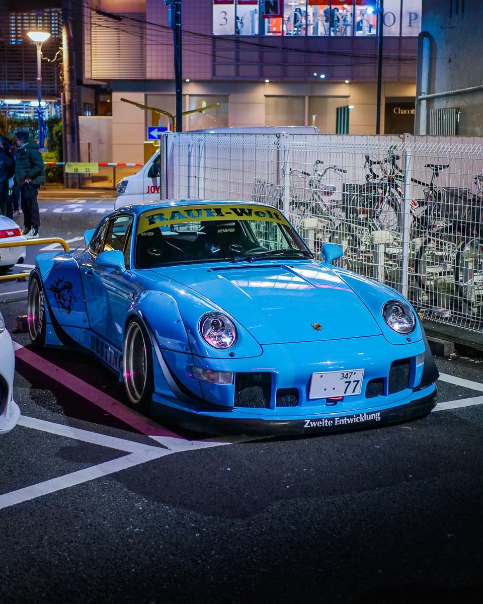 神々しい青のRWB 993 DESTINOは、柏で開催された2020年のRWBの新年会で