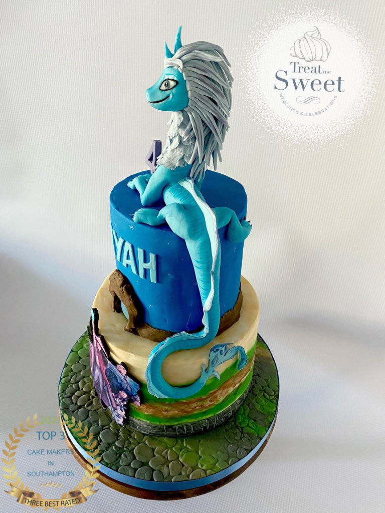 treatmesweetsam's tweet photo. Raya and Sisu 2 tier cake in English Toffee &amp; Salted Caramel and a Strawberry Milkshake🥤 for Amyahs 4th Birthday 🎉

#treatmesweet #hampshirecakes #cakesinsouthampton #rayacake #sisucake #handmodelled https://t.co/FQtV0GBcrG