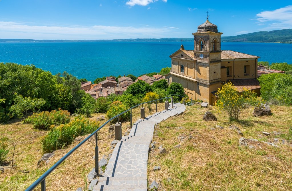 visit_lazio's tweet photo. Trevignano Romano è un pregevole piccolo borgo medievale affacciato sul lago di Bracciano, offre un bel lungolago esteso per circa 3 km, con molte strutture per la ristorazione e piacevoli scorci sul Lago.

#Bracciano #Roma #LazioIsMe #FaiUnSaltoNelLazio https://t.co/3HepLUdxfI