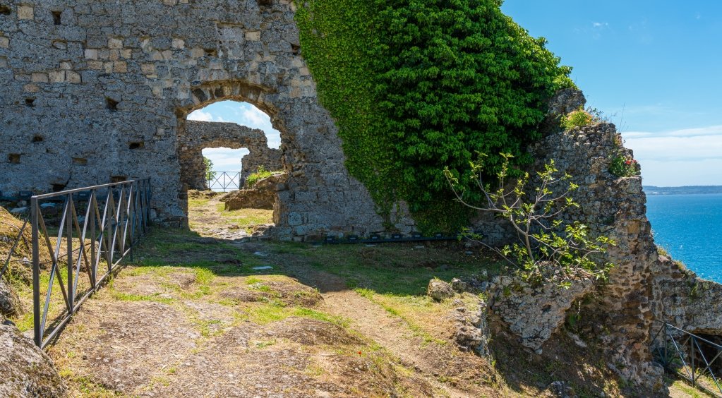 visit_lazio's tweet photo. Trevignano Romano è un pregevole piccolo borgo medievale affacciato sul lago di Bracciano, offre un bel lungolago esteso per circa 3 km, con molte strutture per la ristorazione e piacevoli scorci sul Lago.

#Bracciano #Roma #LazioIsMe #FaiUnSaltoNelLazio https://t.co/3HepLUdxfI
