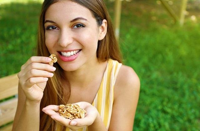 NariKesari's tweet image. रोजाना खाएं सिर्फ 2 भीगे अखरोट, कैंसर जैसी बीमारियों का है काल   nari.punjabkesari.in/nari/news/know… #SoakedWalnutBenefits #WalnutBenefits #Cancer #Depression #HealthyDryFruit, #HealthCare #HealthTips