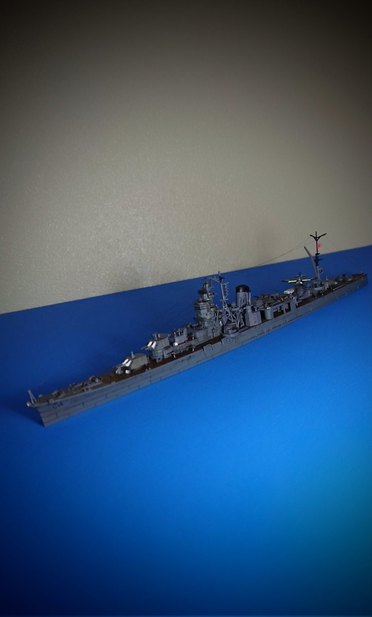 ezonoutuke's tweet photo. 【第2水雷戦隊旗艦矢矧】
フジミ1/700阿賀野型軽巡三番艦

【建造7日目】
本日で完成とします！！

調整はぼちぼちとやります。

ワクチン接種後の副作用で間に合わなかったけど、25日が進水日でした。
今日は軽巡矢矧と乾杯です🍻😉🎶

#フジミ　#艦船模型　#日本海軍　#ツイッター模型愛好会　#矢矧 https://t.co/aSrKK3YfQ1