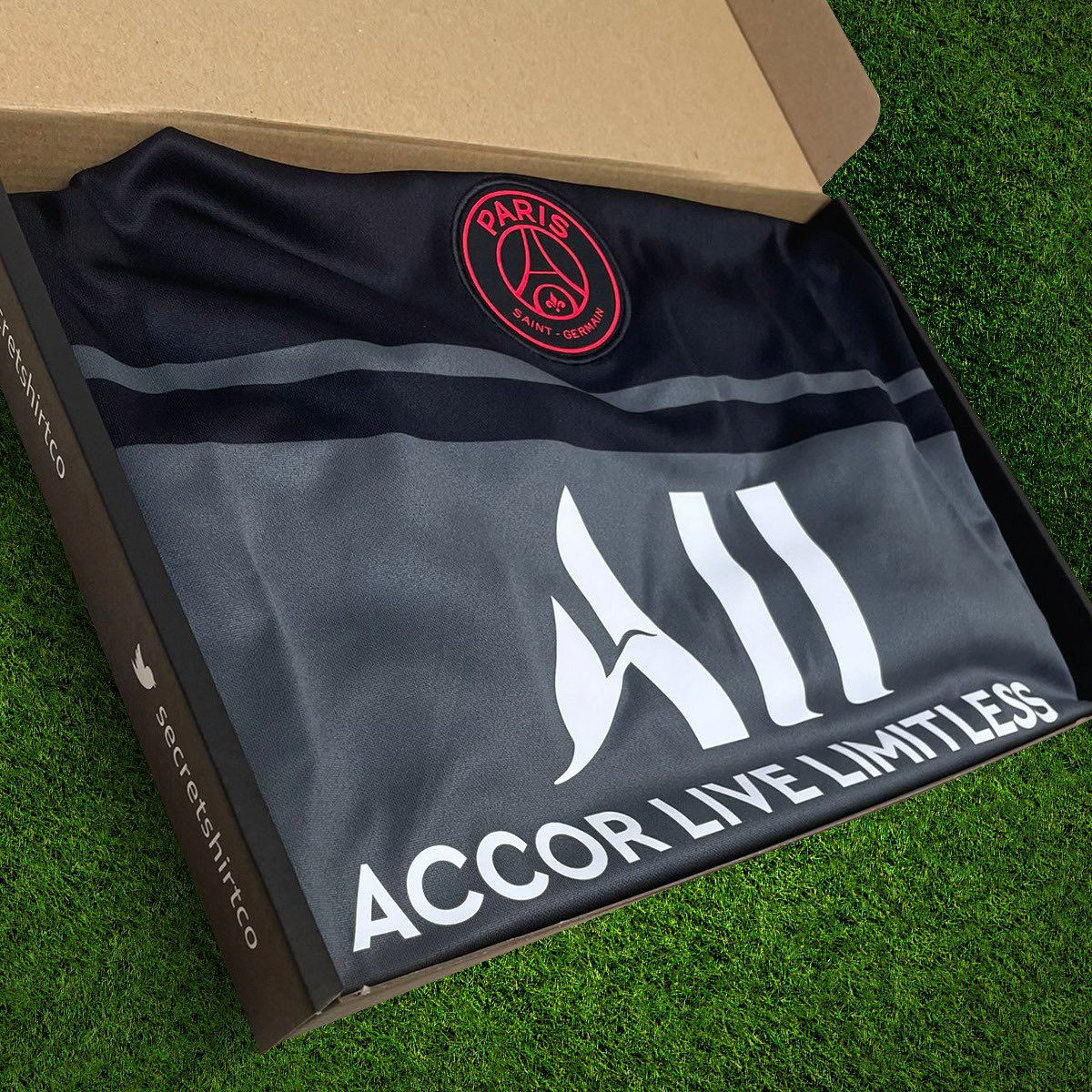 JoshRyderFC's tweet photo. 🚨 GIVEAWAY 🚨

To celebrate my partnership with @secretshirtco, I’m giving away one of their boxes! 📦

Simply RT, Follow @jrydergaming &amp; @SosigSweaty to enter. Winner announced on October 1st! 🔥

Good luck! 🤞 https://t.co/QLIecTpUhE