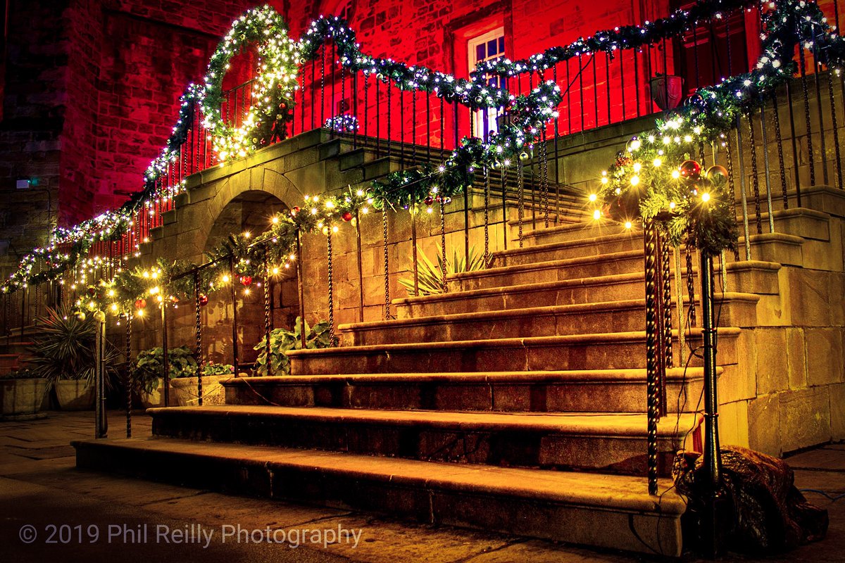For the very first time we'll be open for residents this coming Christmas Day 🎅 and Boxing Day 🎁  with an exclusive 2 day package brimming with all the luxury &amp; goodies you'd expect from us. Your every own Castle at Christmas! Wrap up your booking here > bit.ly/3g1MRo7
