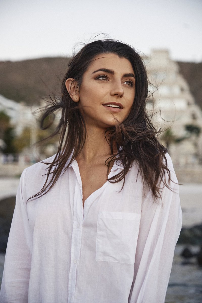 Tyla_Nurden's tweet photo. So excited to write this new chapter of my life ✍💫 
It can feel scary to jump but that's exactly when you need to jump right? Otherwise you end up staying in the same place your whole life (whether figuratively or literally)...and that I can't do! 
#NewAdventureLoading https://t.co/AmNqlMLVag