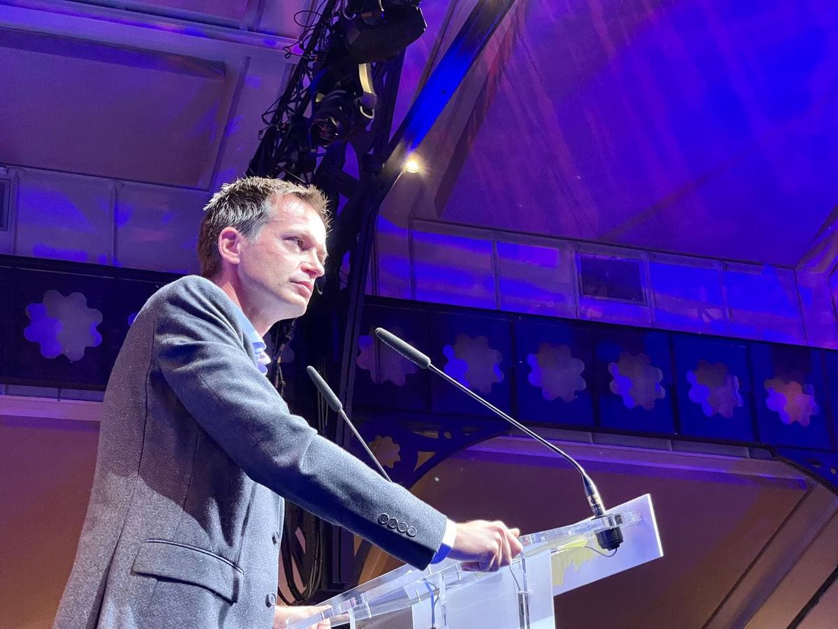 agir_officiel's tweet photo. .@pybournazel : "Nous allons nous unir autour de nos valeurs et de nos convictions, et nous allons travailler aussi avec celui qui est notre ami et qui compte beaucoup d'amis chez Agir, @edouardphilippe!"
#congresagir #fiersdagir https://t.co/WlFyHA9A6H