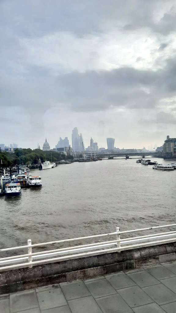 bookelf_ceri's tweet photo. In town already on a Sunday. Before 10am! In shock at myself. #busview https://t.co/wwZ52AqaD7
