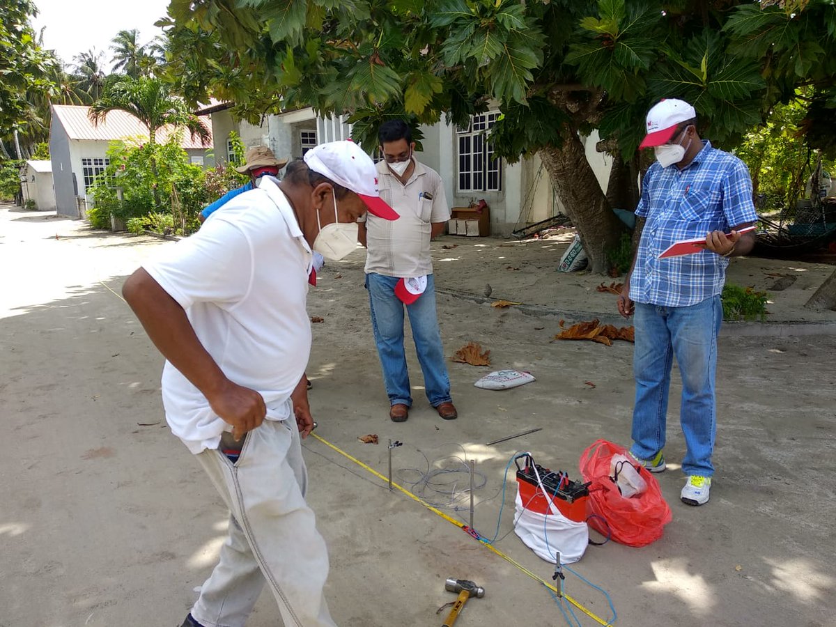 MoEnvmv's tweet photo. Groundwater mapping assessments ongoing in Th. Kandoodhoo under the GCF funded water project.#WATSAN #Water #Fenfahi #GCF #GroundWater #Aquifer @UNDPMaldives @theGCF @lgaMaldives https://t.co/J2Hq8X6NPE