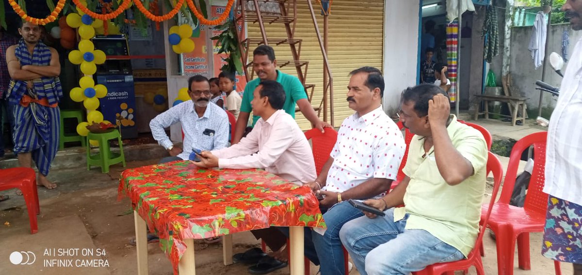 saraka_fan's tweet photo. Today inaugurated #INDICASH ATM 🏧 Counter at Bisamcuttack under Rayagaga district along with local leaders. https://t.co/TgC7TER1qs
