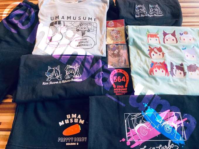 きょうの戦利品んんん(サインがめっちゃ巨大なのは転用防止のためなのでゆるしてくだしゃ🙇)
4話の名場面を再現してるTシャツの背中側にはマックイーンの足跡がばっちりプリントされてるのしゅごい 