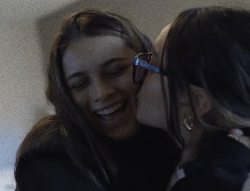 forcachee's tweet image. Claro que uno se vuelve adicto a lo que sabe dar paz y abrazar bonito