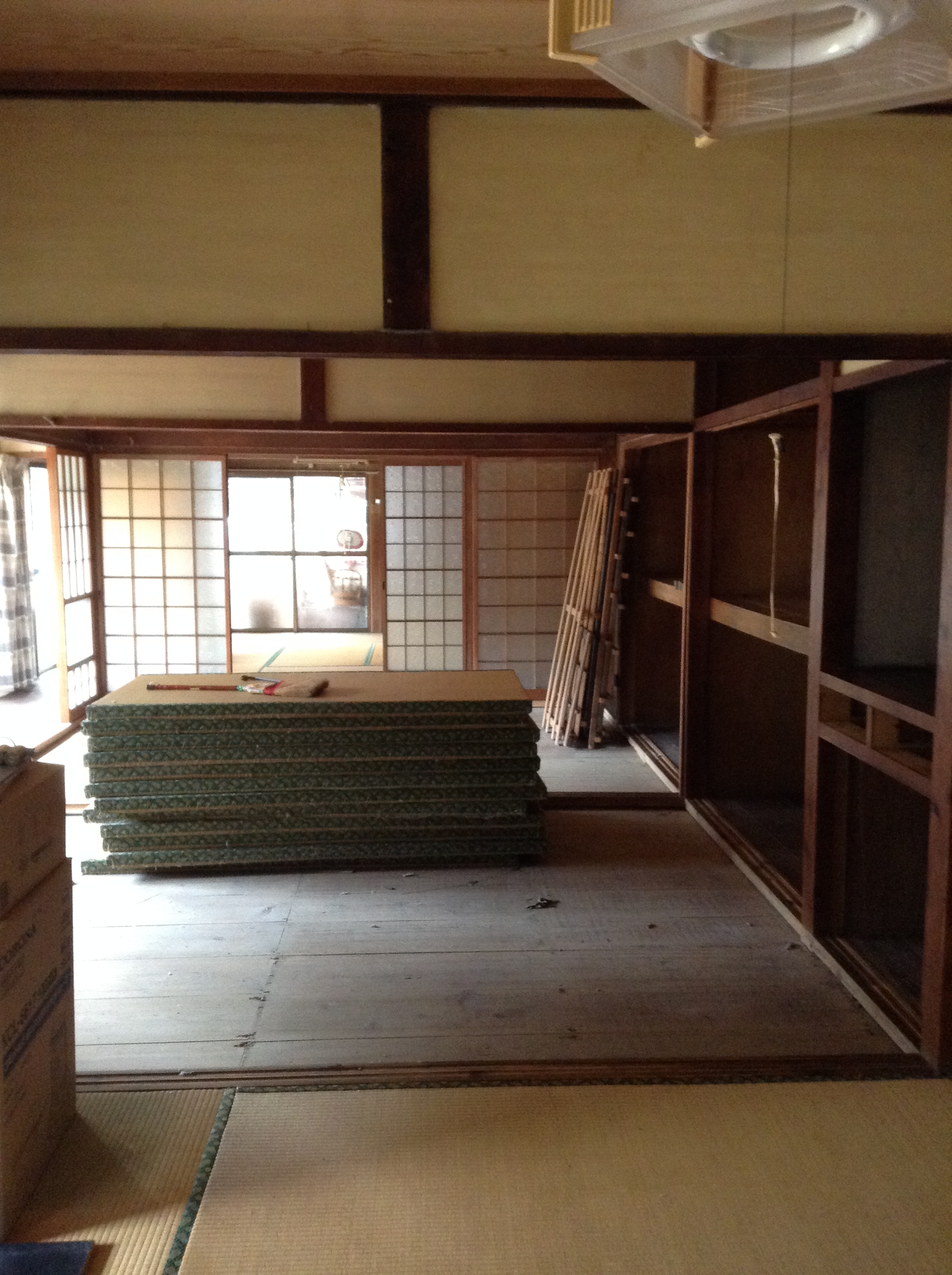 あほの佐久 和室6畳 2部屋を 洋室 1部屋にリフォーム 畳 はがし 稲わら床の畳1枚の重さは30kg前後 押し入れ 天袋 解体 T Co Tmbsftojl5 Twitter