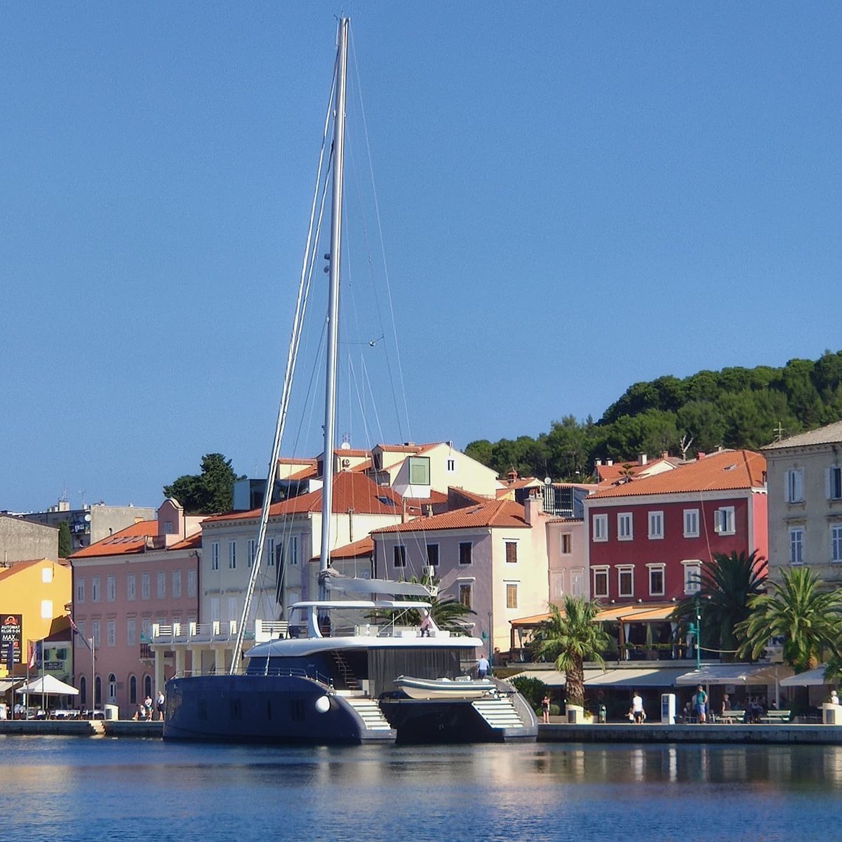Is this the biggest charter catamaran in Croatia 🤔? charter-catamaran-croatia.com/catamarans/sun…

#catamaran #sunreef #sunreef80 #charter #yachtcharter #superyacht #visitlosinj