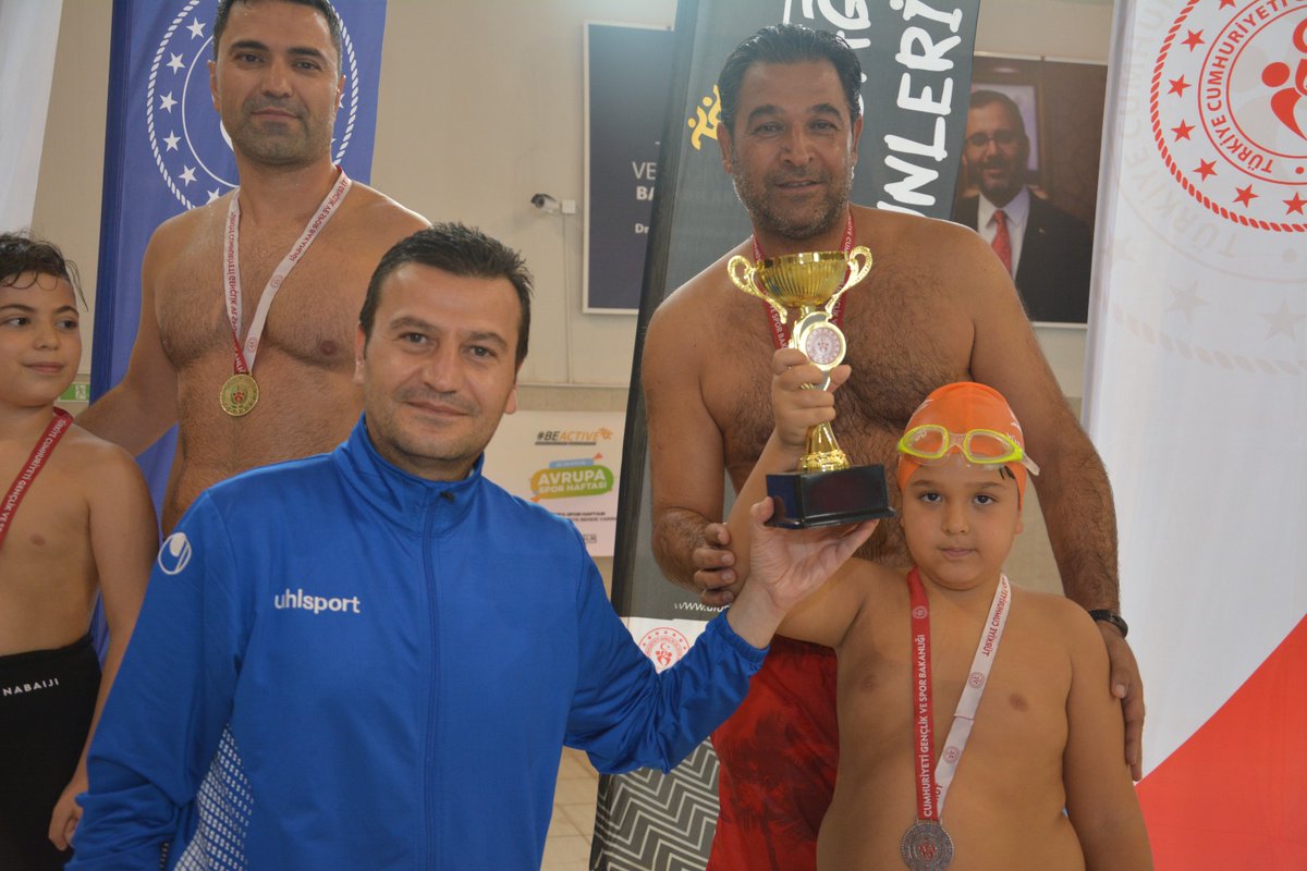 Numannafizsahin's tweet photo. #BeaActive Günleri devam ediyor. Avrupa Spor Haftasında Babalar ve Oğulları Geleceğe Kulaç Attılar.  #EuropeonWeekOfSporf 
@EuSport @hisfed @EUDelegationTur @ABBaskanligi 🏆🏊🥇 https://t.co/0kzHXGhq3k