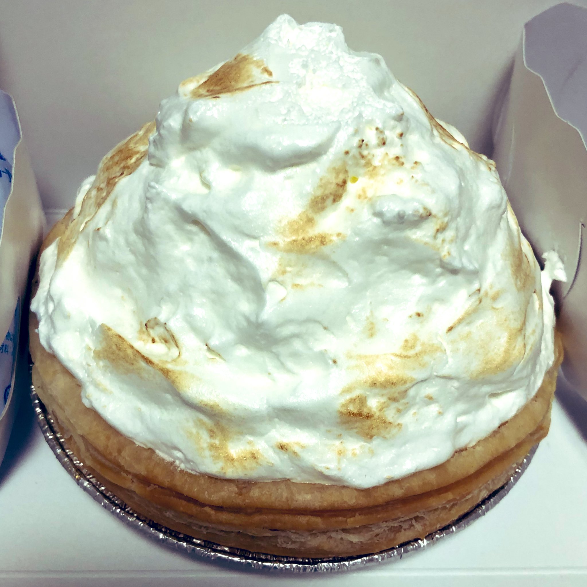 汐 たまたま発見したマミーズアンスリールの雲の上のレモンパイ購入 レモンのお味がしっかりしているのを優しいお味の生クリームが包んでいて美味しかった 雲の上のレモンパイ T Co D7jnwrayso Twitter