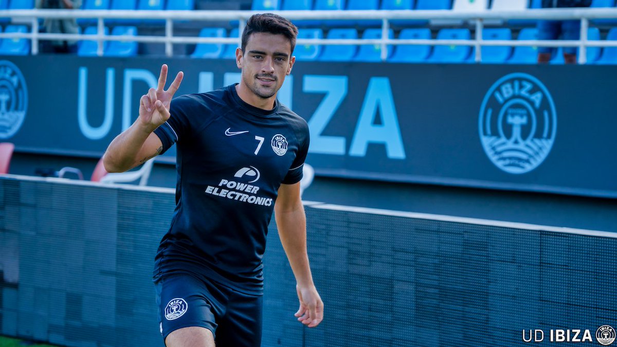 ibizaud's tweet photo. ¿Cómo os habéis despertado celestes? 😎
Hoy es #DomingoDeVictoria y la plantilla volverá a los entrenamientos el martes ✌️
#VamosIbiza 💙 | #Ibiza https://t.co/9ApkpWtYe1