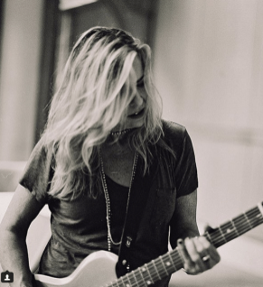 clouzine's tweet photo. @catdailmusic #Discoveries #Alum @clouzine
Awarded prizes from Billboard magazine, Musician magazine, the Independent Music Awards, and many more, Cat Dail is an internationally touring singer-songwriter, multi-instrumentalist, producer. She has released 6 albums on Lucky Magnet. https://t.co/QbrMoZD7Wj