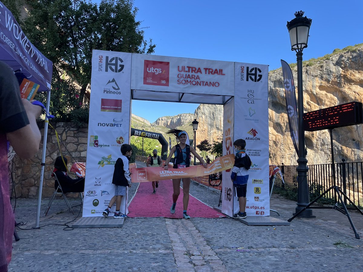 RevistaTrailRun's tweet photo. Y en meta las tres primera corredoras del Trail Alquézar 🏃🏻♀️ @UltraTrailGuara
🥇 Marina ALBESA 1:24:10
🥈 María Teresa SALVADOR 1:27:37
🥉Andrea BARRANCO 1:30:55
#UTGS2021 #trailrunning https://t.co/odVj4SwYyc