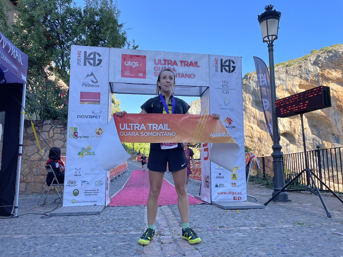 RevistaTrailRun's tweet photo. Y en meta las tres primera corredoras del Trail Alquézar 🏃🏻♀️ @UltraTrailGuara
🥇 Marina ALBESA 1:24:10
🥈 María Teresa SALVADOR 1:27:37
🥉Andrea BARRANCO 1:30:55
#UTGS2021 #trailrunning https://t.co/odVj4SwYyc