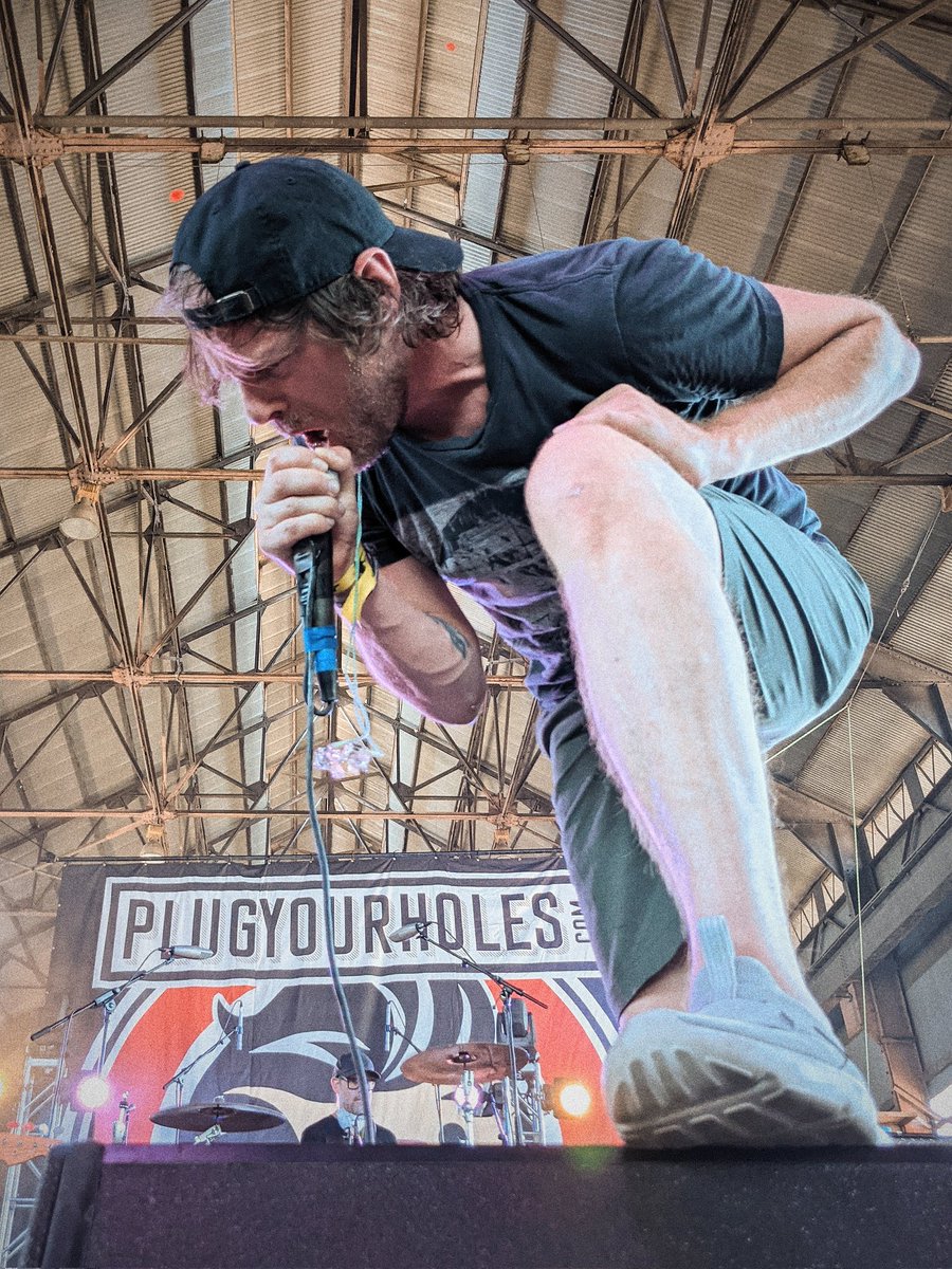 dyantarre's tweet photo. Day 2 highlight at @furnacefest '21 - @jayAforrest of @hopesfall at the @plug_your_holes stage. Iconic.
First time seeing them since they've been back on the scene, and they certainly delivered. Thanks boys. 🙏
#hardcore #nchc #furnacefest #sloss #furnacefest2021 #livemusic https://t.co/HkBf9eW4oF