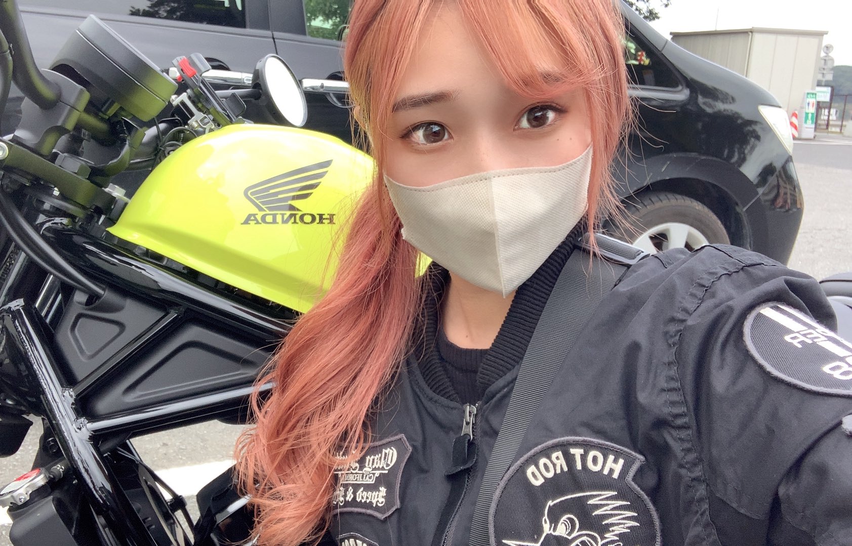 バイクに乗ってる女子大生 ゆうか 前髪生きてて 感動した ヘルメット被るとだいたい前髪ぺちゃんこになっちゃうノヨ バイク女子あるある T Co Jfp1h9hr9b Twitter