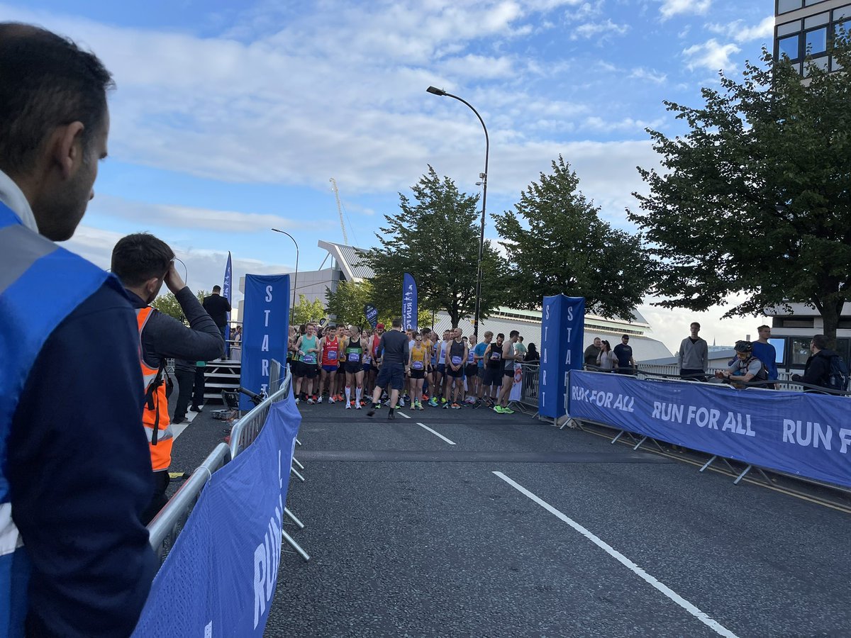roversdazza's tweet photo. Good luck to @bopneagle in the #sheffieldhalfmarathon 🏃🏻‍♂️🏃🏻🏃🏻‍♂️ https://t.co/WV8FWPxOPc