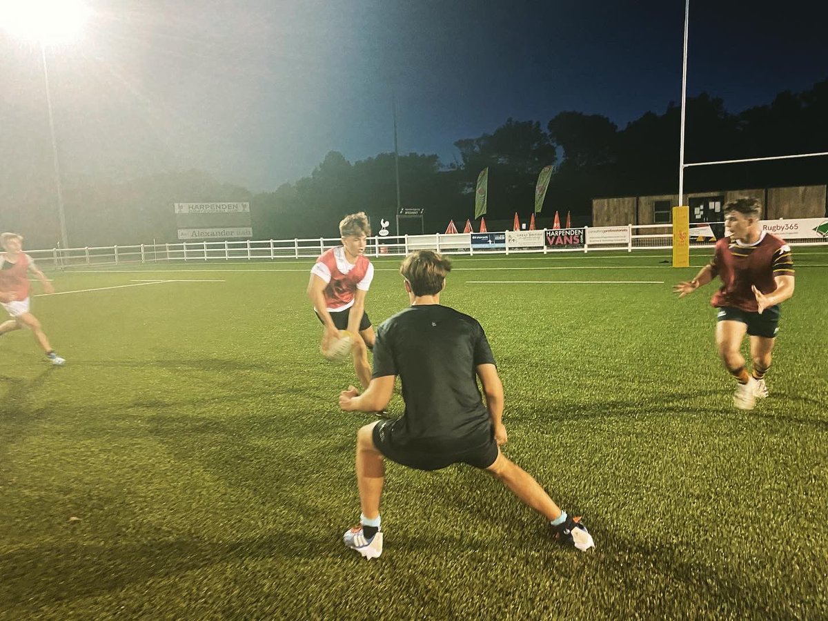 SaracensD's tweet photo. Our U16’s PDG groups are smashing their training block and continuing to work hard & push themselves, all while returning to school and club rugby… now that’s dedication 👊🏼
#rugby #saracens #saracensacademy #StrongerTogether #workrate #dedication #backtoschool #backtorugby https://t.co/mjt91DytPt