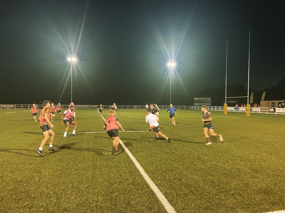 SaracensD's tweet photo. Our U16’s PDG groups are smashing their training block and continuing to work hard & push themselves, all while returning to school and club rugby… now that’s dedication 👊🏼
#rugby #saracens #saracensacademy #StrongerTogether #workrate #dedication #backtoschool #backtorugby https://t.co/mjt91DytPt