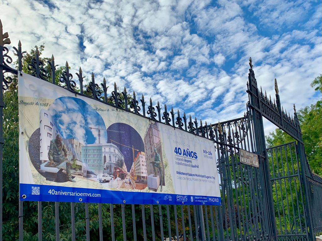 emvsmadrid's tweet photo. Hoy es el último día para visitar en la biblioteca Eugenio Trias del Retiro nuestra exposición '40 años creando hogares, transformando Madrid'. Y llévate uno de nuestros catálogos. #40emvs #vivienda @MADRID https://t.co/poa7vx4o5k