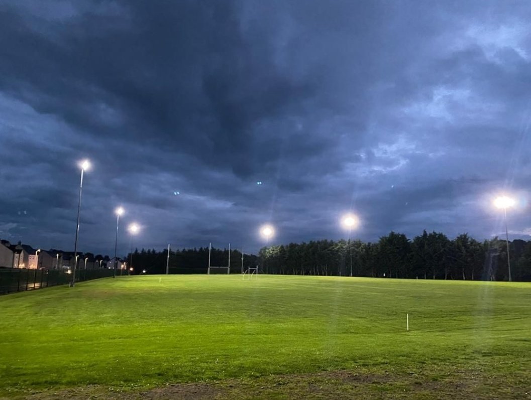 PiarsaighOg's tweet photo. Last night we stood with Roger Casements GAC Portglenone in lighting up our pitch in memory of Paul McKeever.
We remember all individuals and families that are affected by cancer especially those within our parish 🎗️💛💚
#lightupforpaul @casementsgac https://t.co/XWMGchXDYz