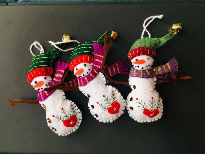 EvaGrac79500296's tweet photo. I made these felt snowmen  a little early...   what you think? https://t.co/NximxwtY1N