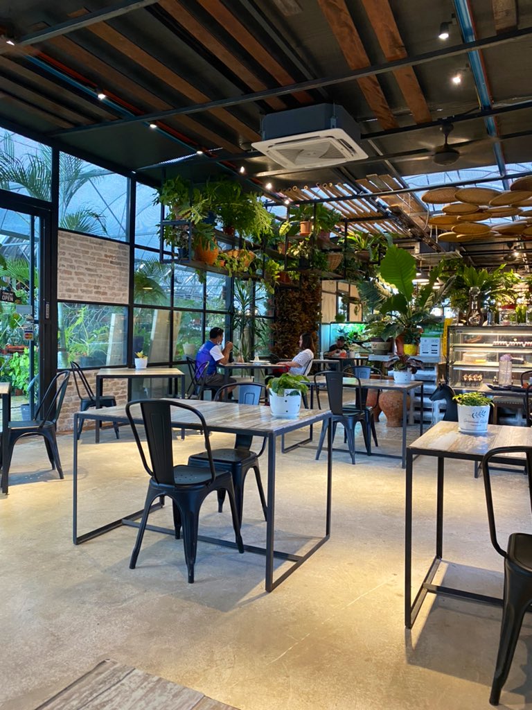 chleong's tweet photo. Took every opportunity to dine in while there's lesser people. Needed this small break after being cooped up at home mostly for the past year. https://t.co/1EIdquRqIW