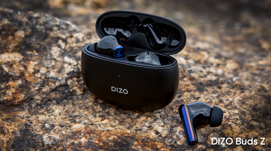DIZOTech's tweet photo. With 10mm dynamic bass drivers, 88ms super-low latency and more, #DIZOBudsZ has it all. 

We adore the Onyx earbuds with blue hues. What about you? 

Head to @flipkart to get notified: https://t.co/5nfrFMQxdP

#SoundOfStyle #DIZO #realmeTechLife #BeDifferent #TheBigBillionDays https://t.co/Hg11Or81Xk