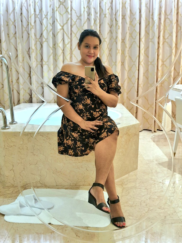 sayvaliente's tweet photo. I miss dressing up and going out! Also cheers to another felt cute moment 💕 #latepost #The2021Project https://t.co/q1jYWrufOV