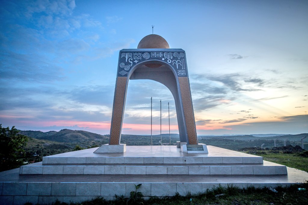 EkyootoFest19's tweet photo. This year on the 17th of April, we are commemorating a 500 year anniversary since the eclipse happened where this #eclipse monument stands at Biharwe Mbarara @Igongocc
#VisitIgongo #VisitUganda
#EkyootoCulturalTrail
#EclipseMonument
#FriendsofCulture https://t.co/uROBWFLDj0