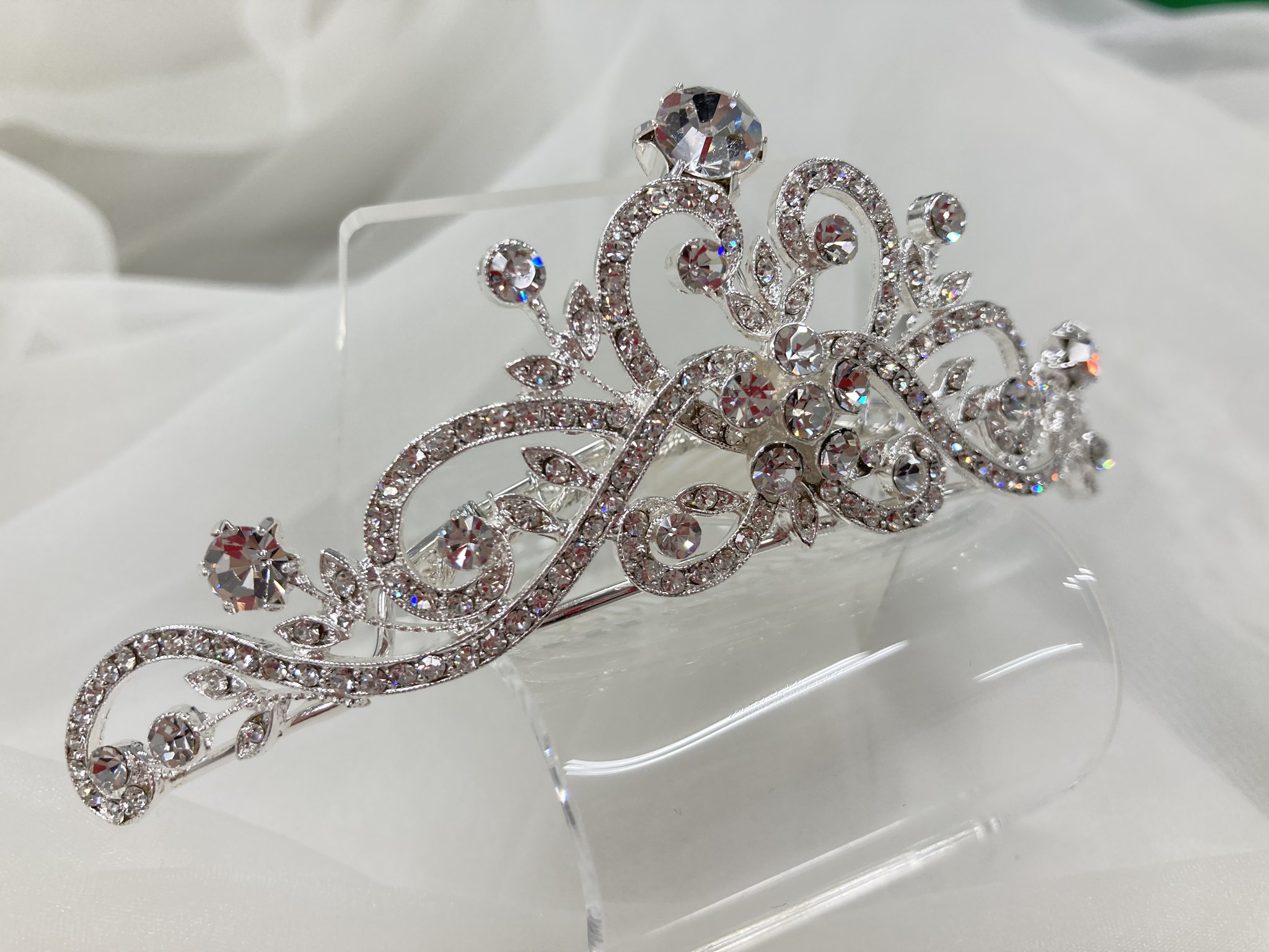 Miss Bouquet ミス ブーケ 第4回 Missbouquet ゲリライベント第3 弾宝石プレゼント ティアラのご紹介キラキラ 10 こちらもまた流れる曲線美が印象的なティアラ 高さ4cmで輝くビジューにうっとりです コームがついているタイプになります