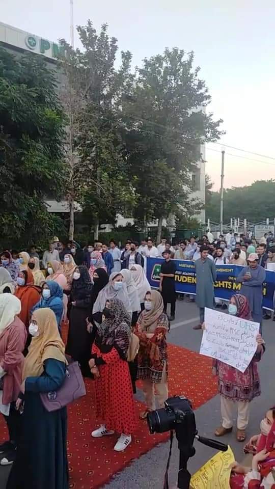 Jamil27418215's tweet photo. @ImranKhanPTI
@ZakaWaqar
@IrfaanYousaf
@MSMPakistan_
#MdcatStudentsAtDChowk https://t.co/64rSWuyMWt
