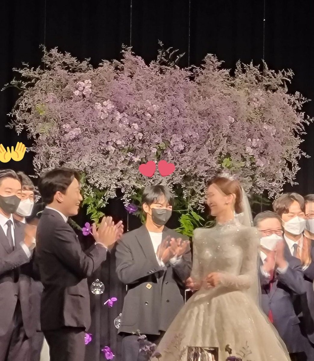 210926 #LeeSeungGi with #RyuJunYeol were spotted in someone's wedding ceremony

instagram.com/p/CURySANFMUE/…
#이승기