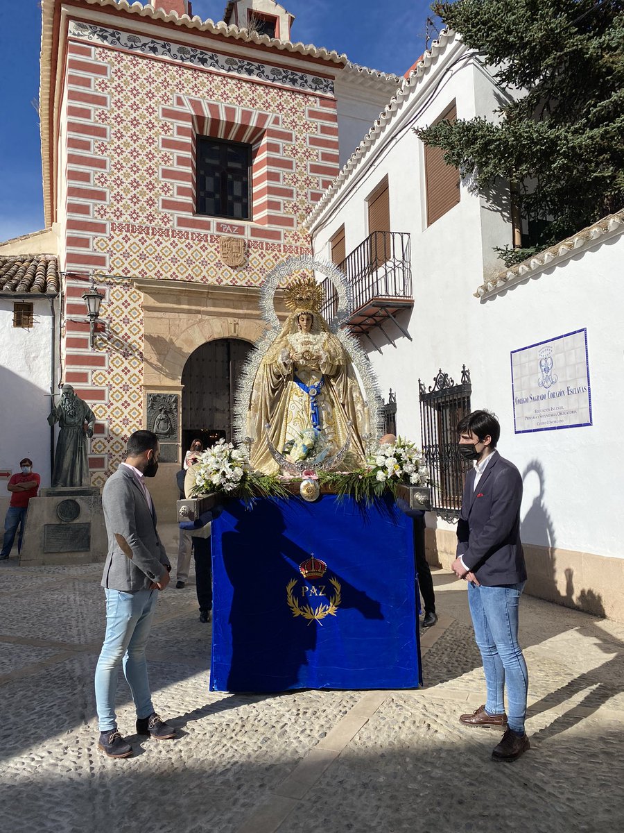 Hoy la <a href="/HdadAuroraRonda/">Hdad Aurora Ronda</a> ha vuelto a las calles de #Ronda #Aurora