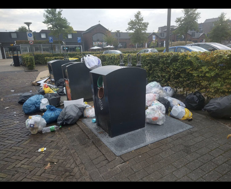 SietaKoet's tweet photo. Vanmorgen om 1000uur bij de #Jumbo #Vathorst Het is wachten op #ratten. Camera’s ophangen en gigantische boetes uitdelen #likopstuk. Foto’ van ⁦@NextdoorNL⁩ Dank voor het delen #betrokkenheid ⁦@KeesKraanen⁩ https://t.co/UHtgljABIZ