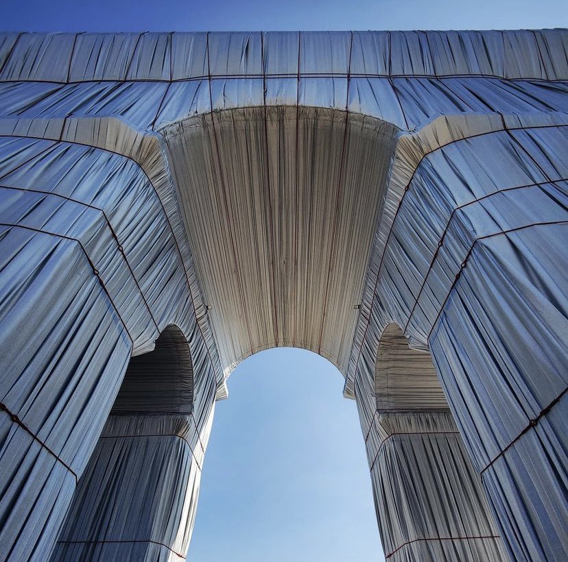 raalcom's tweet photo. A blue-grey symphony of abstraction…

#arcdetriomphewrapped https://t.co/9MXMEWXAJe