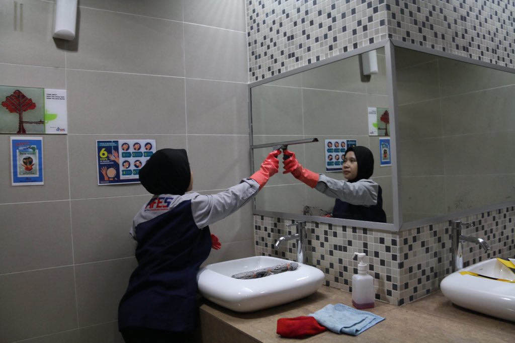 AFESSdnBhd's tweet photo. The pandemic has cast a spotlight on workplace HYGIENE like never before.

Let’s CONNECT. Call us at 03-7803 0518 or email us at info@afes.com.my. 

#FacilityManagement 
#AFESWeCare
#YourSustainabilityPartner
#FreedomTomorrow https://t.co/pZXAyo3rAY