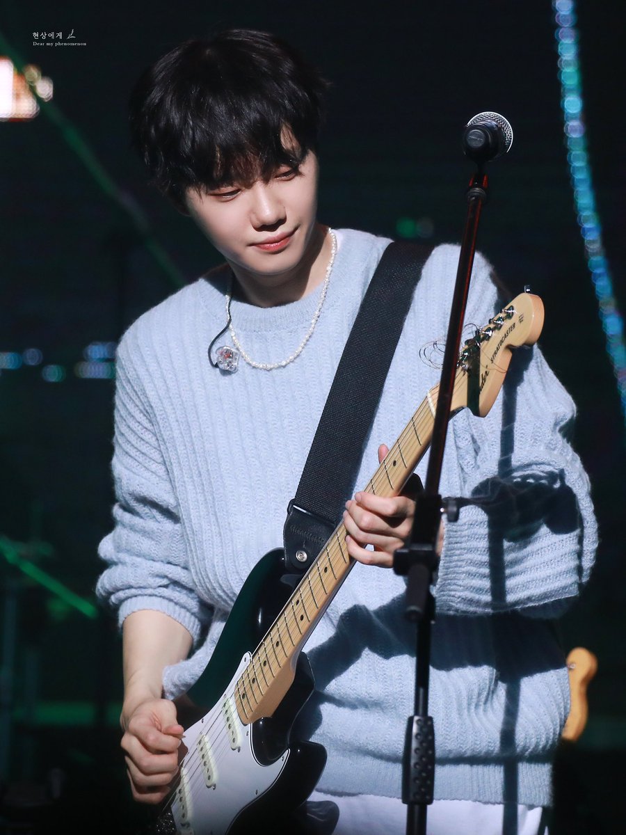 현상에게 tweet media